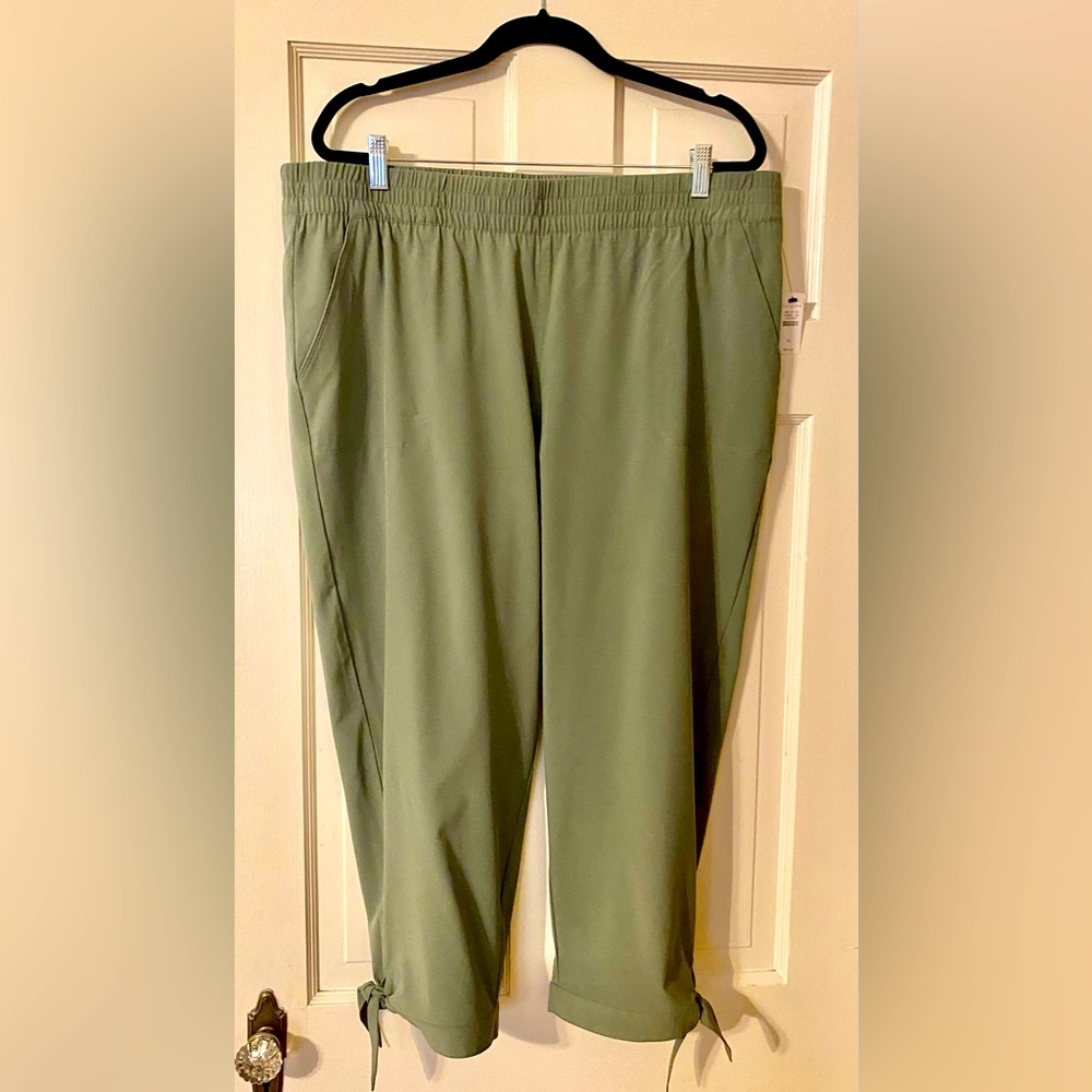 Light green capris pants